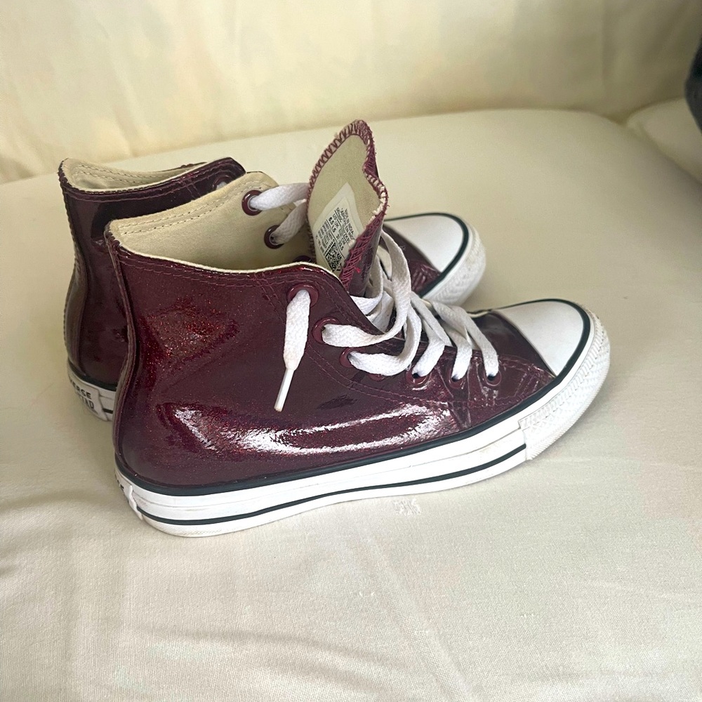 Converse chuck taylor shimmery maroon high tops